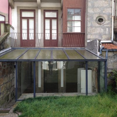 Antes da remodelação da fachada e jardim