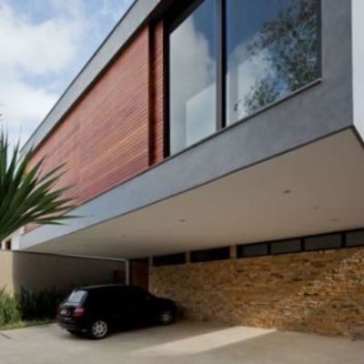 Aproveite as saliências da sua casa e construa a garagem