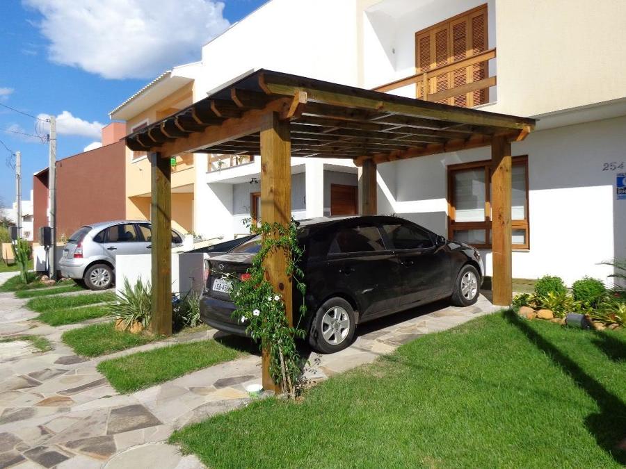 Cobertura de garagem de madeira