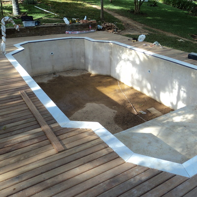 Construção de piscina feita por engenheiro