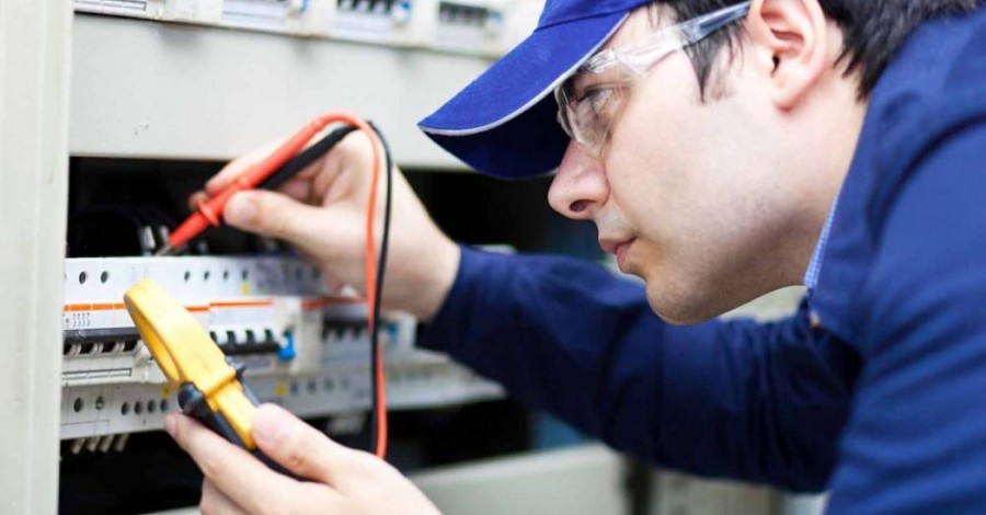 Eletricista de manutenção