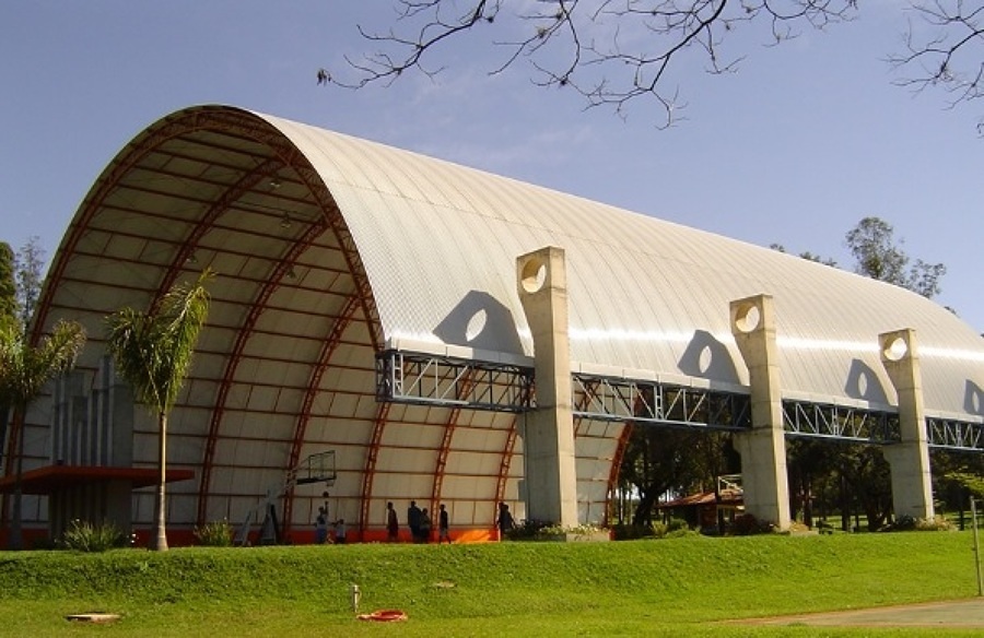 Galpão industrial em arco