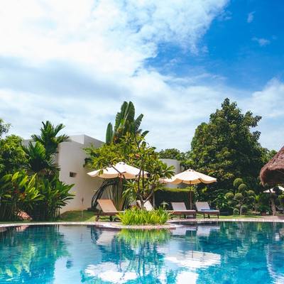 Piscina com ilha