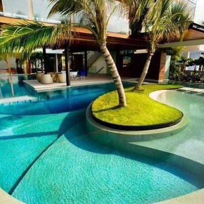 Piscina com ilha