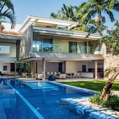 Piscina construída com concreto