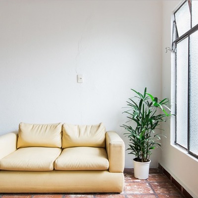 Antes da renovação de uma sala pequena