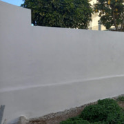 Construção e pintura de muro