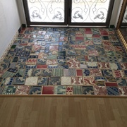 Hall de entrada com patchwork cerâmico