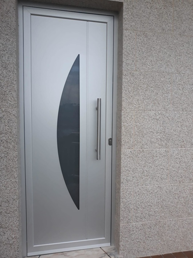 Porta em Aluminio com Painel