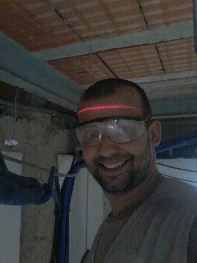 Em mais um dia de trabalho,sempre com sorriso no rosto.