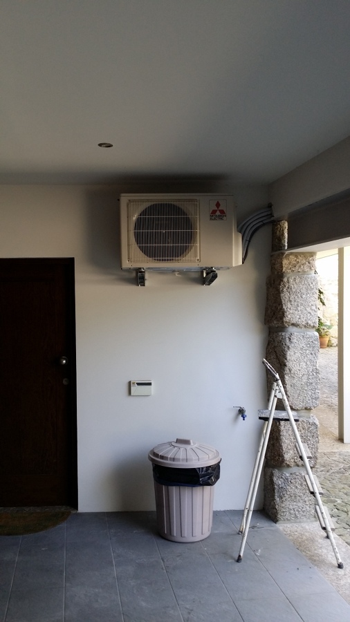 Unidade exterior (casa em pedra)