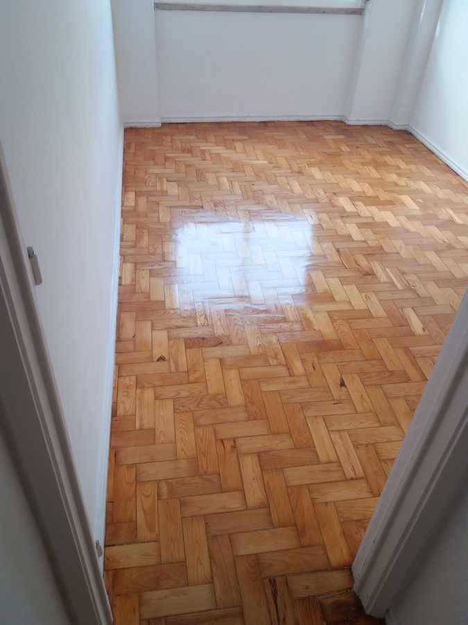 Afagamento e envernizamento