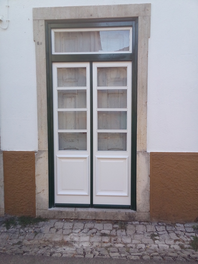 Porta de Sacada em Madeira