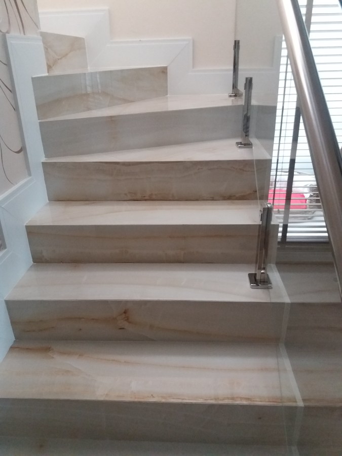 Escada de porcelanato