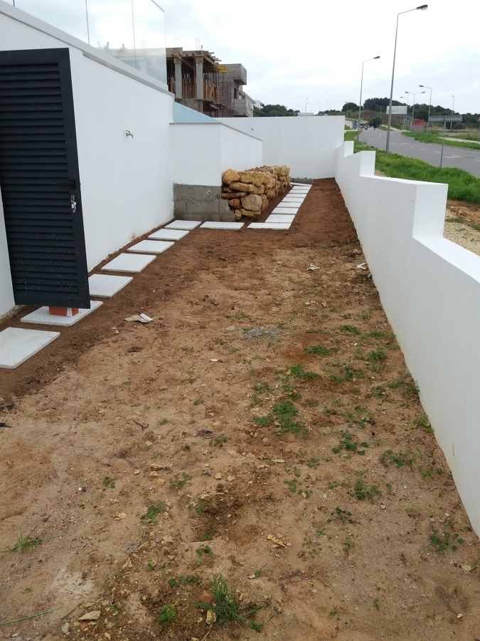 Construção de passeio para jardim.