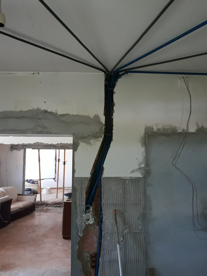 tubagens para tectos de uma habitação em bruto