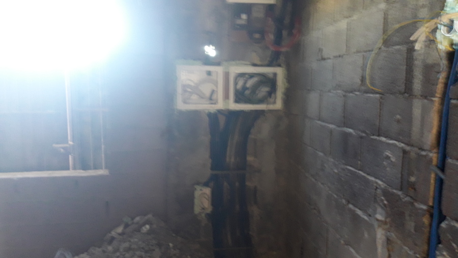 Quadros no inicio da obra