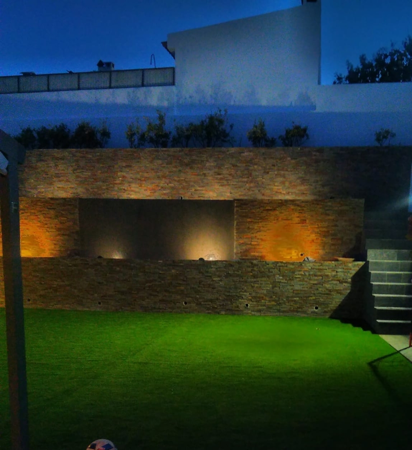 Jardim Exterior com Cascata