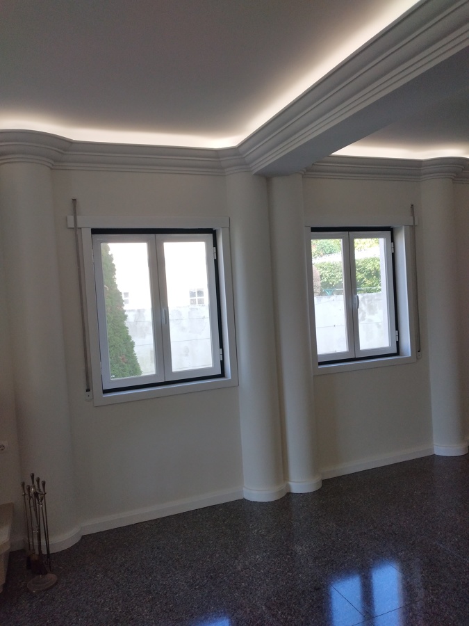 Pintura interior (paredes, tetos e madeiras)
