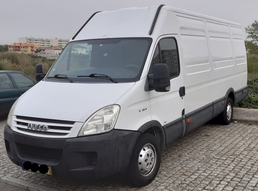 Carrinha de Caixa Grande