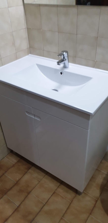 Móvel com lavatório