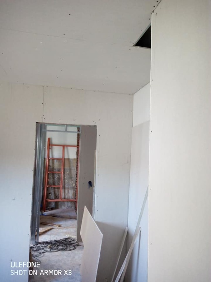 Montagem de paredes interiores em gesso cartonado