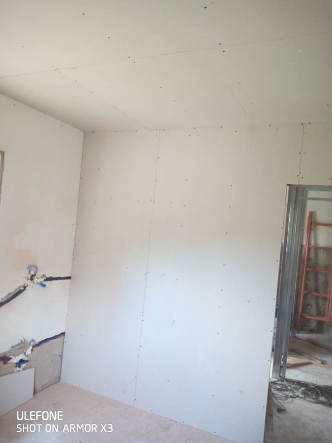 Montagem de paredes interiores em gesso cartonado
