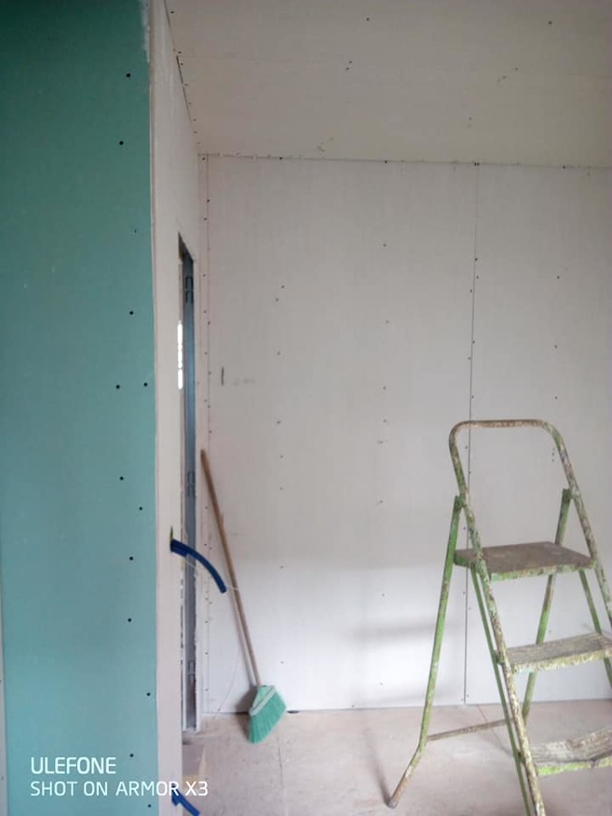 Montagem de paredes interiores em gesso cartonado