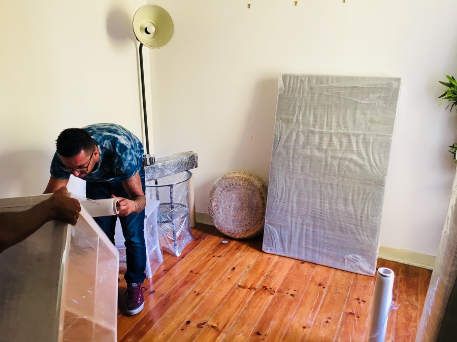 Preparaçao dos móveis para transportar.