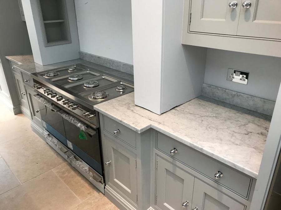 Bancada de Cozinha em Branco Carrara