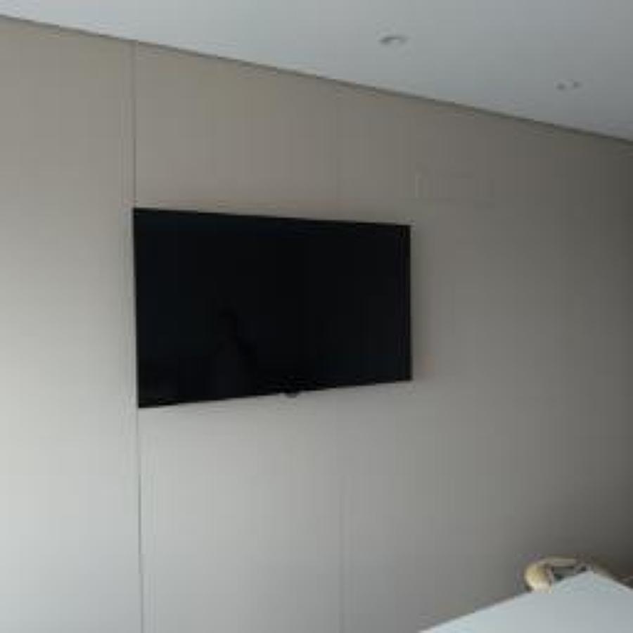 Instalação de Lcd em Parede de Pladur
