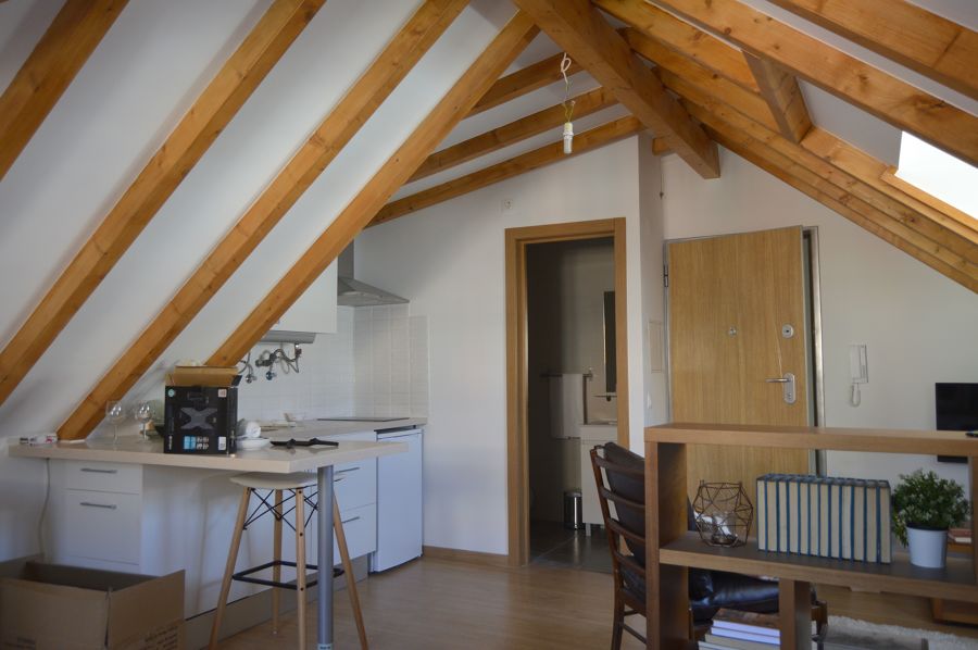 Apartamento T0 com aproveitamento de sótão