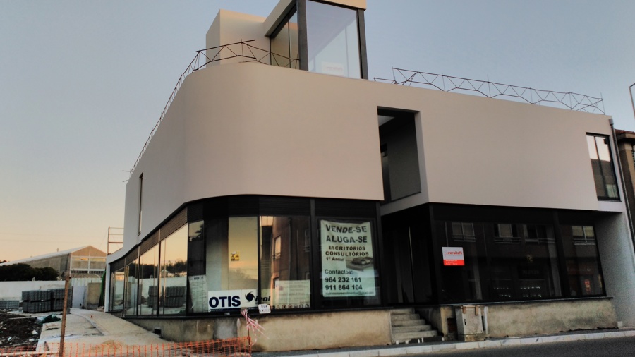 EDIFICIO CENTRO DE NEGÓCIOS CORVO ,ARCOZELO