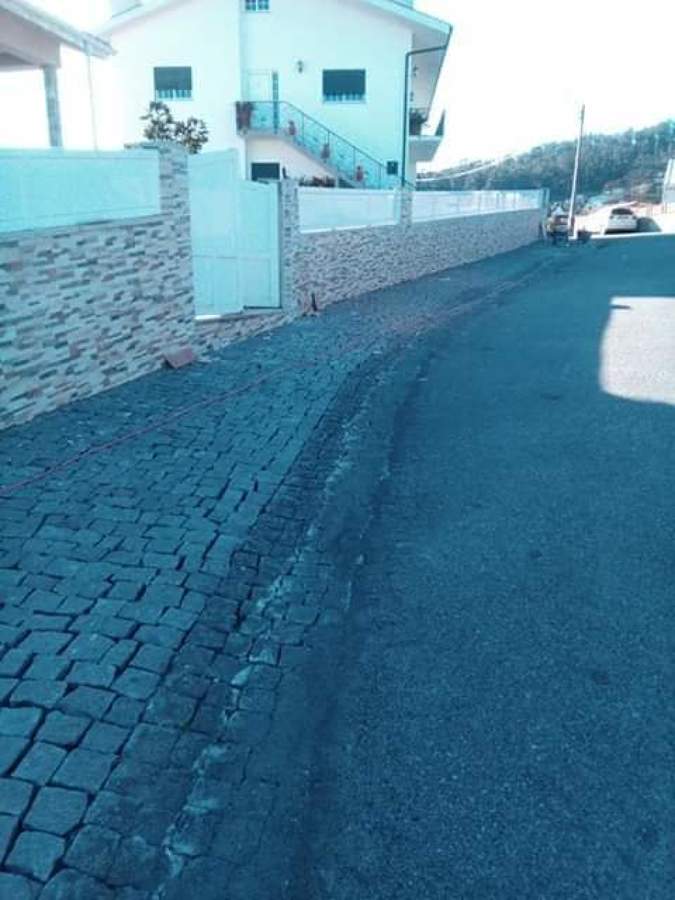 Calçada portuguesa, com pedras regulares