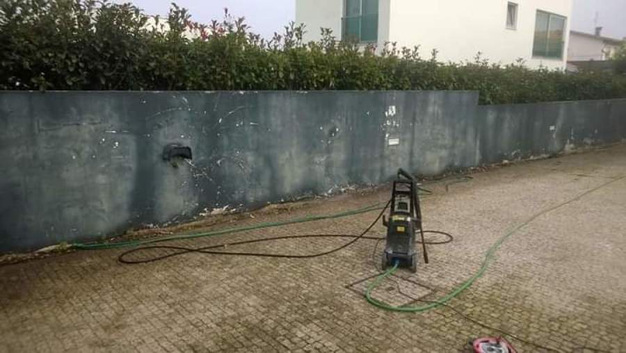 Lavagem de muros para reparação com aplicação de Capoto