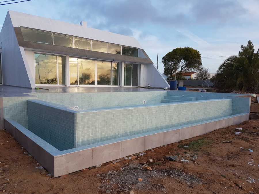 construção de moradia com piscina