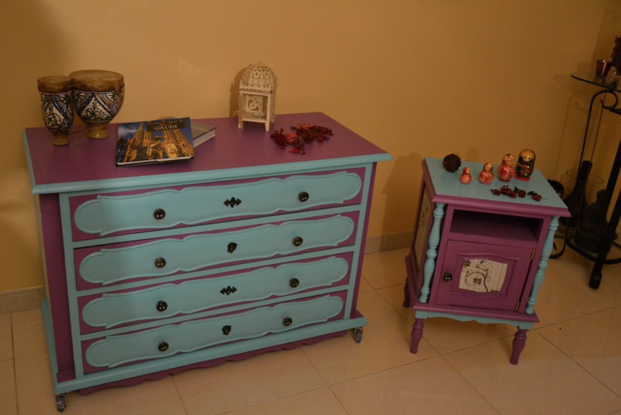 cómoda e mesa de cabeceira