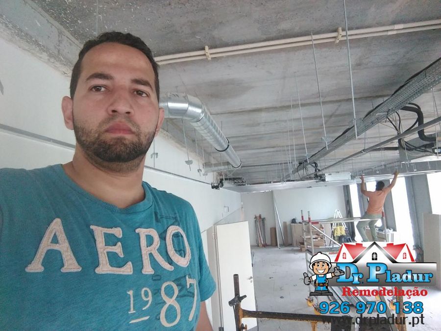 Trabalho Pladur (Gesso Acartonado)  500m2 de rebaixamento de teto na Expo Lisboa