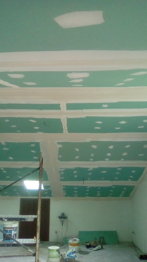 teto falso de gesso cartonado hidrófago em aproveitamento de sotão