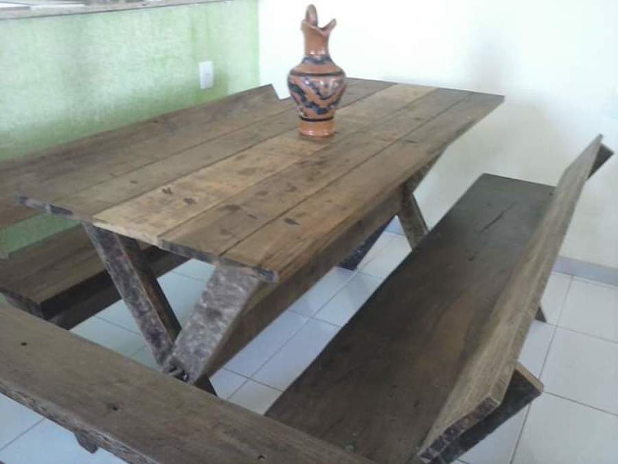 Mesa e bancos