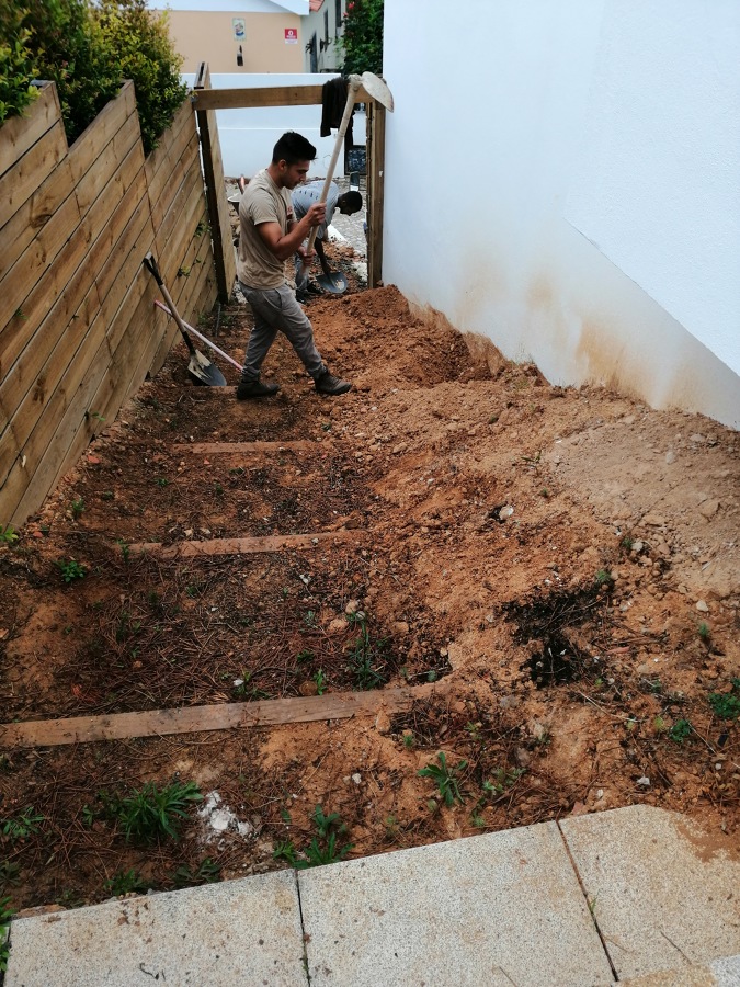 Aplicação de relva sintética