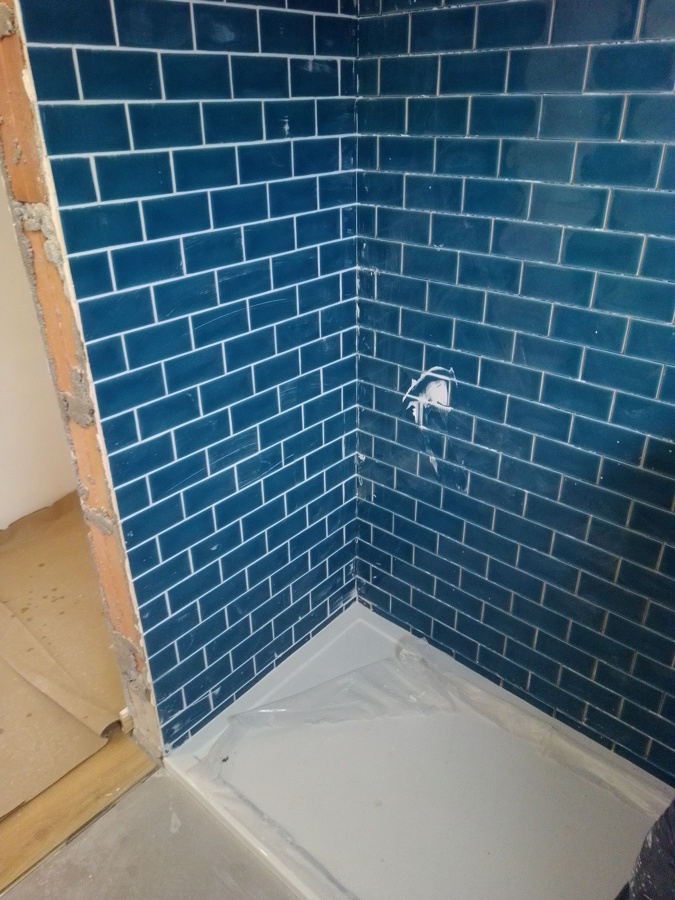 Azulejos 6x15 em casa de banho.