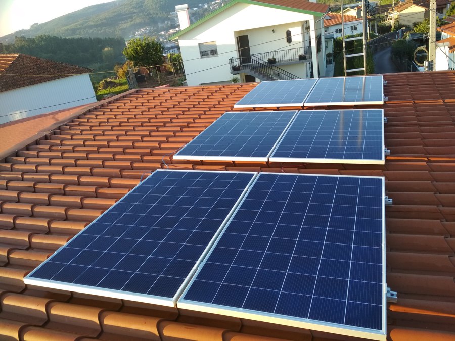 Instalação de 6 painéis em telhado de telha sandwich