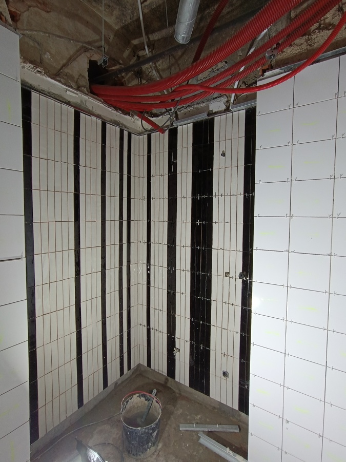 Revestimento com pastilhas preto e branco