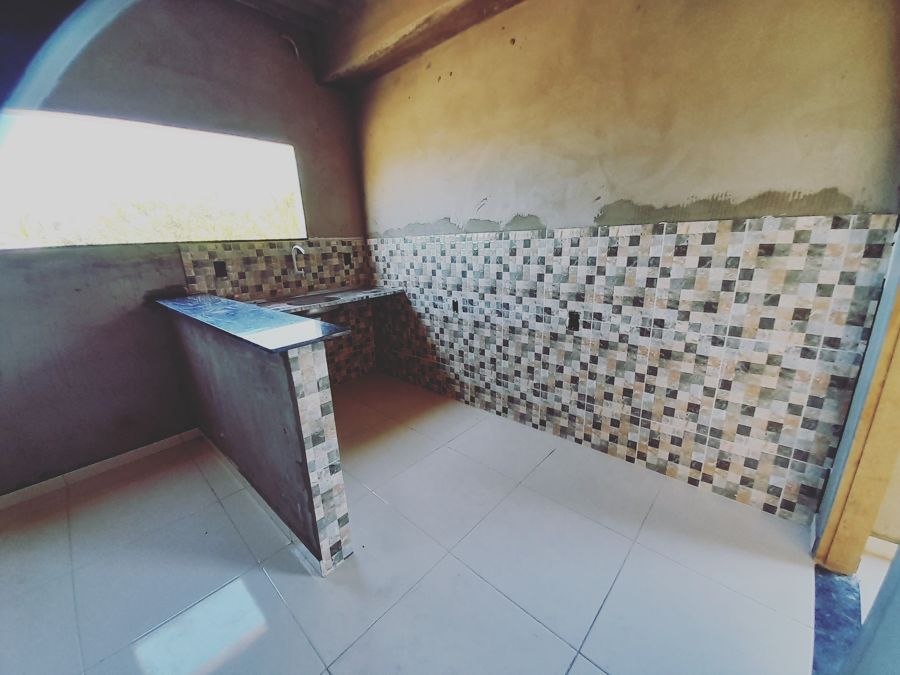 Revestimento de cerâmica em cozinha,com balcão Americano