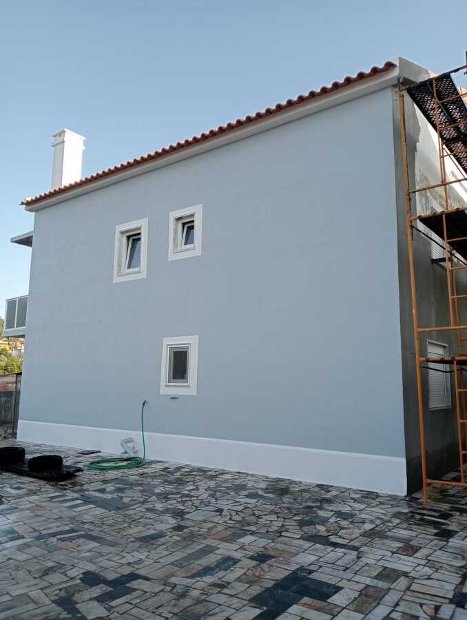 Barramento com rede e pintura de vivenda
