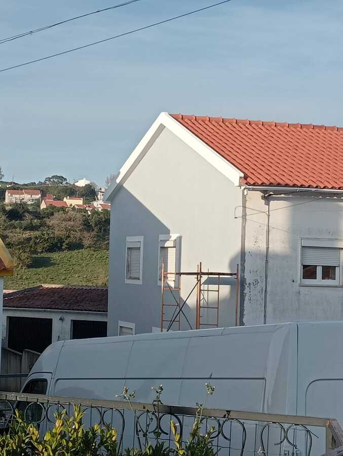 Barramento com rede e pintura de vivenda