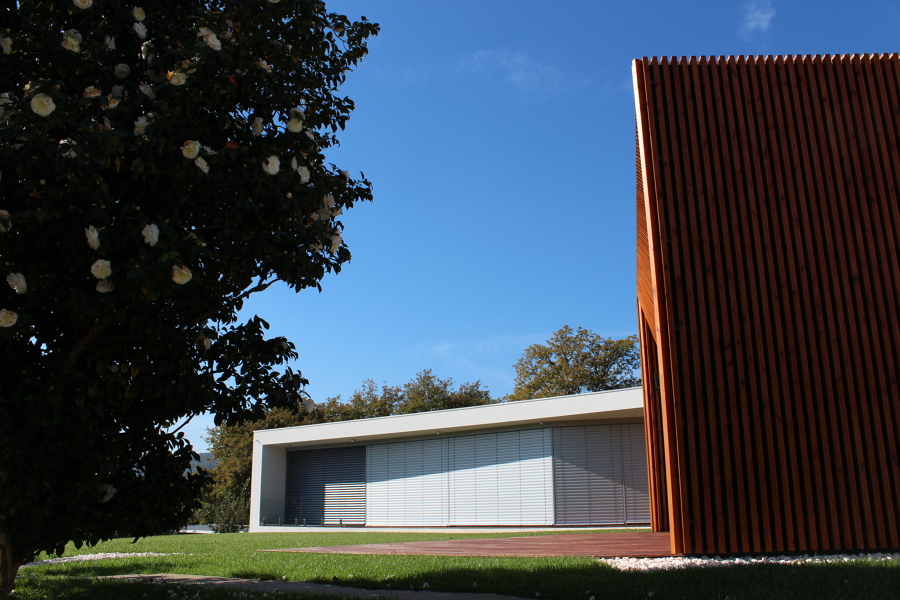 https://www.obraatelier.com/projectos/habitacao/casa-do-ripado-de-madeira/