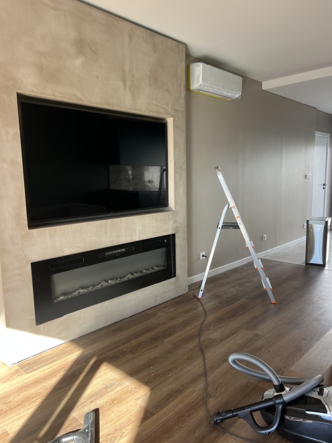 A lareira com brilho do micro cimento