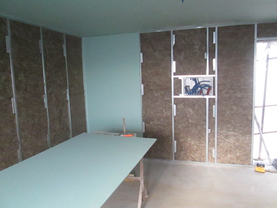 colocação de isolemento termico e acustico